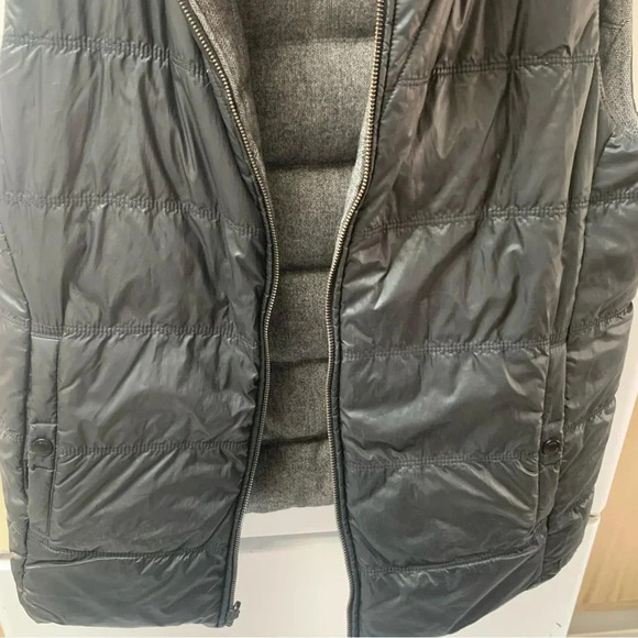 Hugo Boss Darnom  Virgin Wool Blend Reversible Vest with Down Blend Filling - Picture 10 of 16